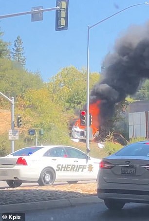 特斯拉撞車起火致三死，美國悲劇的背后，特斯拉車禍致三死，美國悲劇的背后真相揭秘