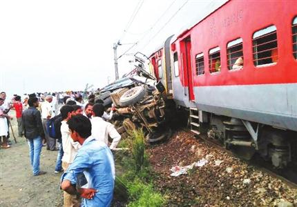 火車脫軌撞車事故頻發(fā)原因探究，火車事故頻發(fā)，探究脫軌撞車原因