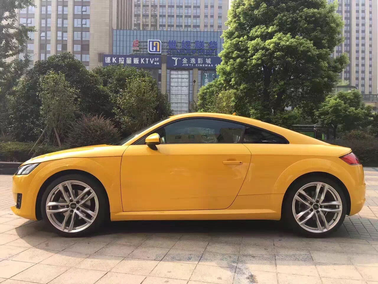 奧迪TT最新車型，時尚與科技的完美結(jié)合，奧迪TT最新車型，時尚與科技的極致融合