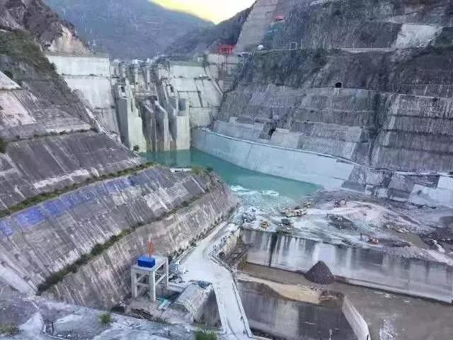 華能國際電力股份有限公司，電力行業(yè)的翹楚，華能國際電力，行業(yè)翹楚引領(lǐng)未來